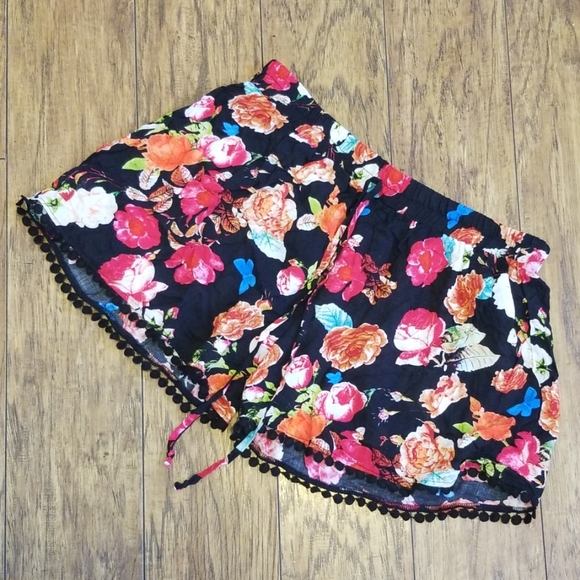 Try This Pants - NWT Juniors Sz XL Floral Fringe Shorts